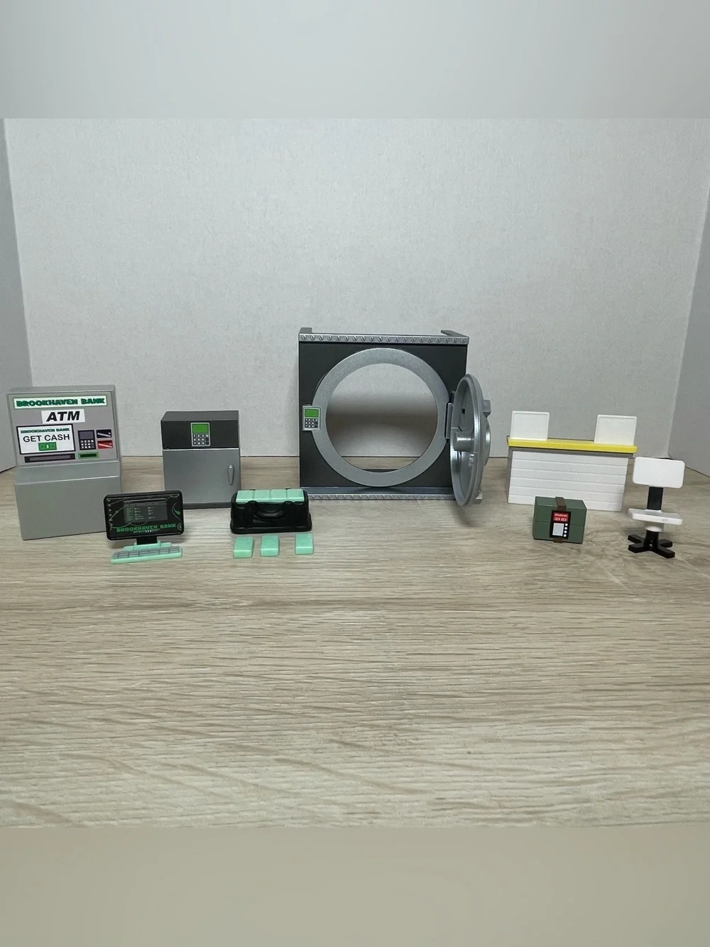 Roblox’s Brookhaven Bank Brookhaven Outlaw And Order Toy Set NO CODE Incomplete